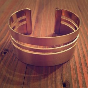 Gold bangle NWOT