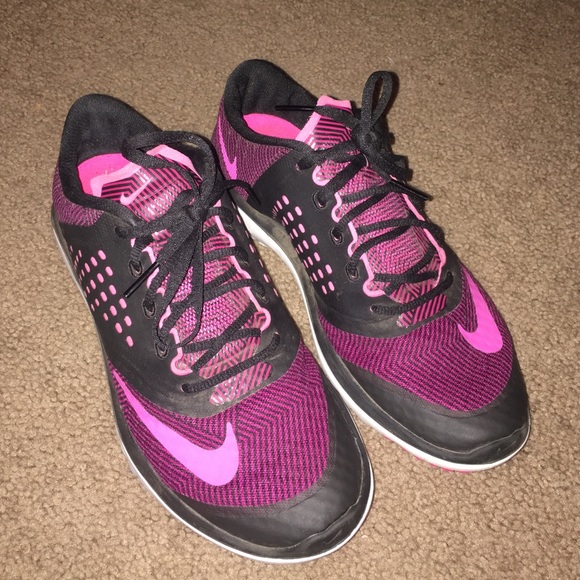 Nikes - Picture 2 of 3