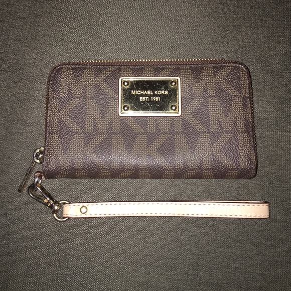 Michael Kors Handbags - Michael Kors Wallet