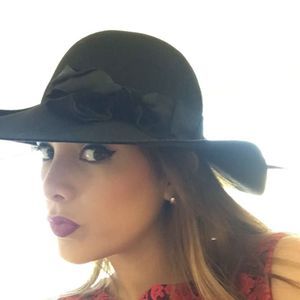 Meet your Posher, Estefy