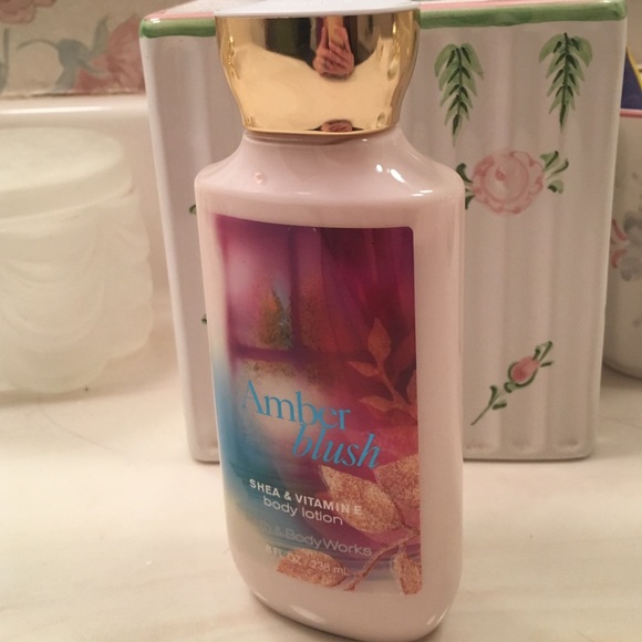 🌸NWT Bath & Body Works "Amber Blush" Lotion🌸