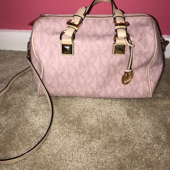 Light pink Michael Kors purse! New with strap!!