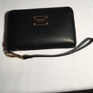 Authentic Michael Kors iPhone SE wristlet wallet