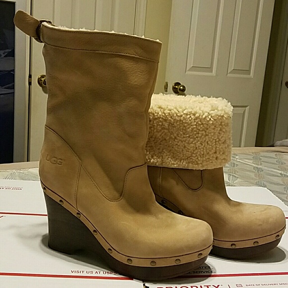 UGGS - Picture 3 of 4