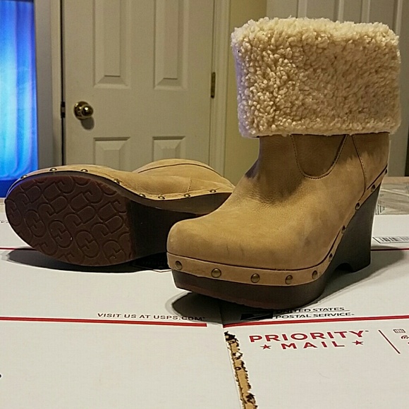 UGGS - Picture 4 of 4