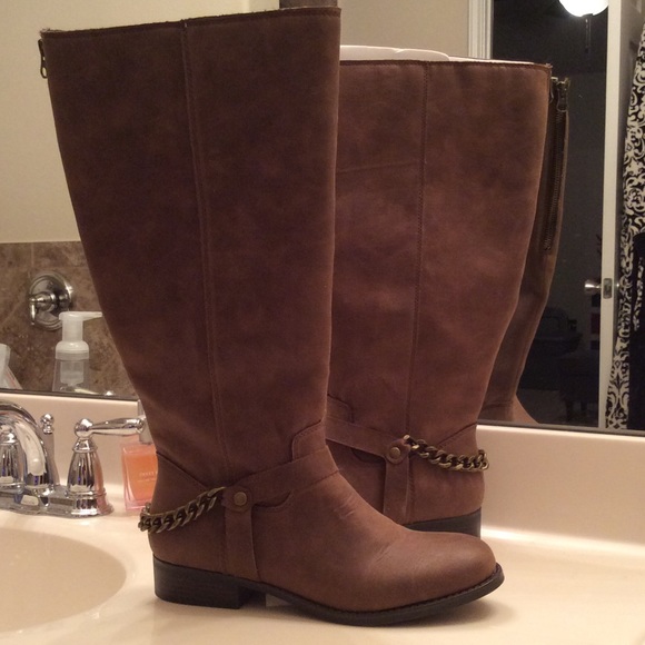 Lane Bryant Wide Calf Boots with Chain NWT!