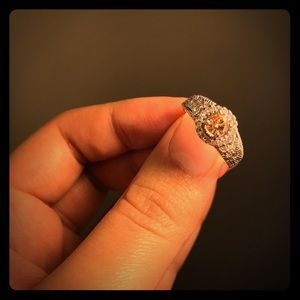 BEAUTIFUL yellow stone ring. Size 7.