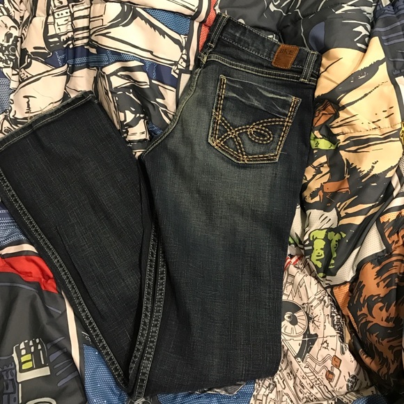 Super cute gently worn BKE jeans!!