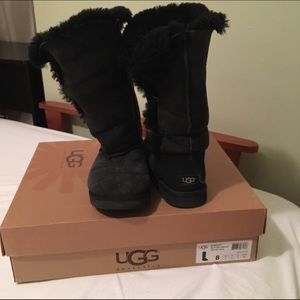 Bailey 3 button black size 8 UGG