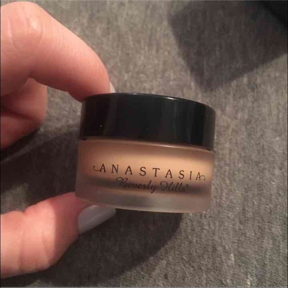 Anastasia Beverly Hills Concealer