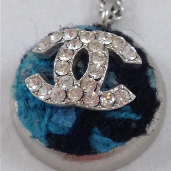 Chanel CC tweed logo pendant - Picture 3 of 6