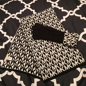 KORS Michael Kors matching scarf & gloves SALE!!!