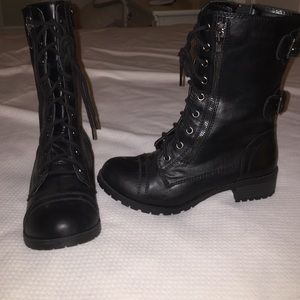 BRAND NEW cute ass winter boots