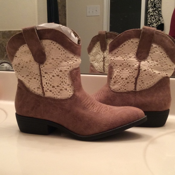 Madden Girl Lace and Leather Ankle Boots Booties!
