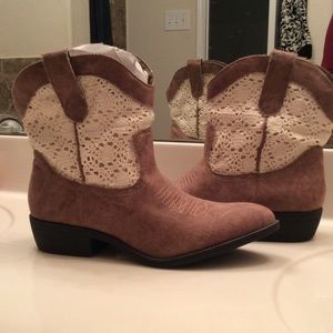 Madden Girl Lace and Leather Ankle Boots Booties!