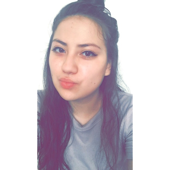 Meet your Posher, Yesenia - Picture 1 of 1