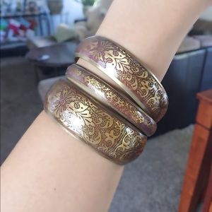 Metal art designed 3 bangle bracelet.