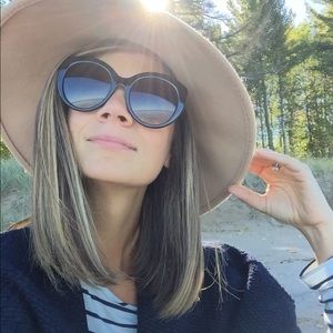 Meet your Posher, Dana