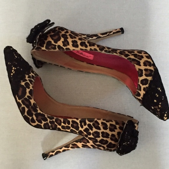 Betsey Johnson Itsy Pump