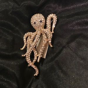 7 legs in bling spider pin