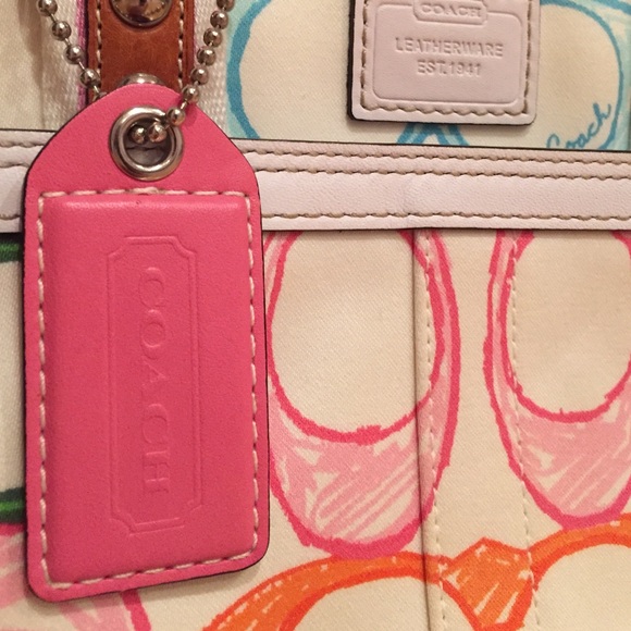 Vintage Coach small handbag! 2007 style. - Picture 2 of 4