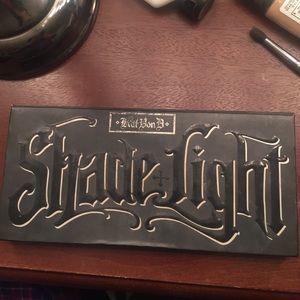 Kay Von D shade and light contouring pallet