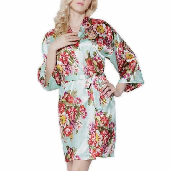 Sale! Floral Satin Kimono l Plus Too - Picture 5 of 8