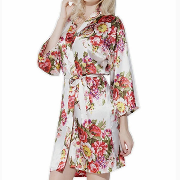 Sale! Floral Satin Kimono l Plus Too - Picture 6 of 8