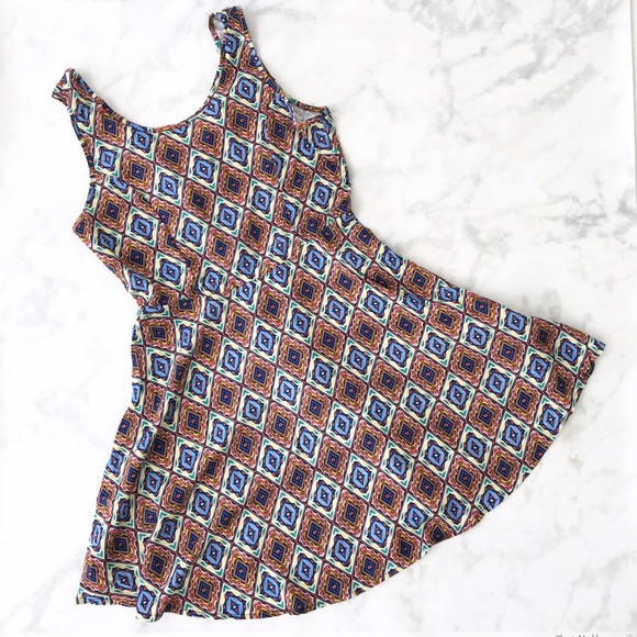 Dresses & Skirts - ▫️SALE▫️PATTERN PRINT FLARED DRESS