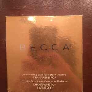 Becca/ Jaclyn Hill Champagne pop