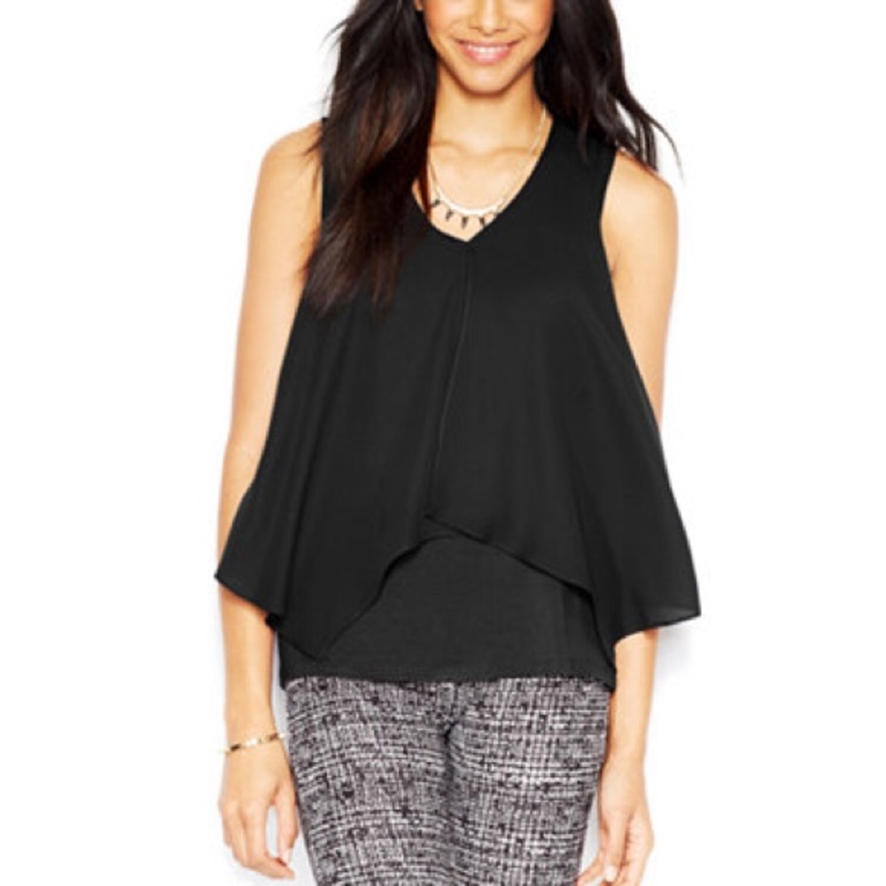 🍁 {Bar III} • 🌬 white sleeveless top