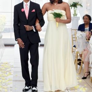 Pretty yellow bridesmaid dress.