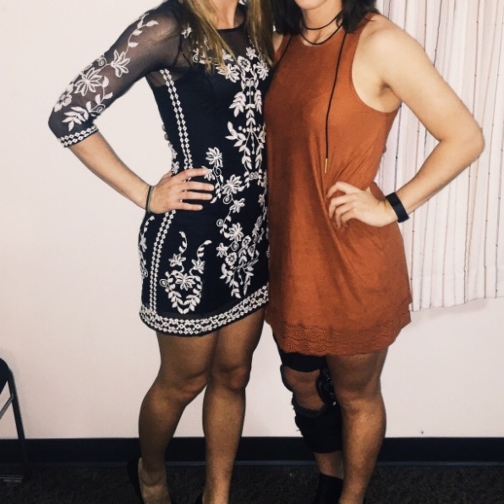 BLACK EMBROIDERED QUARTER SLEEVE DRESS