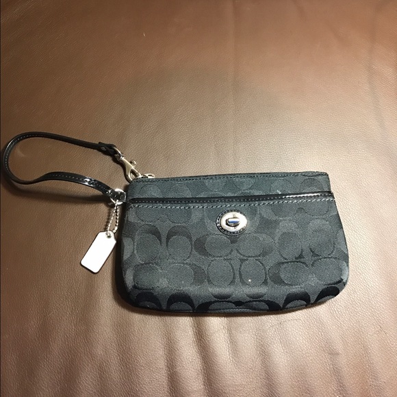 BRAND NEW Coach wristlet
