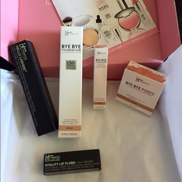 IT Cosmetics Bye Bye Foundation kit