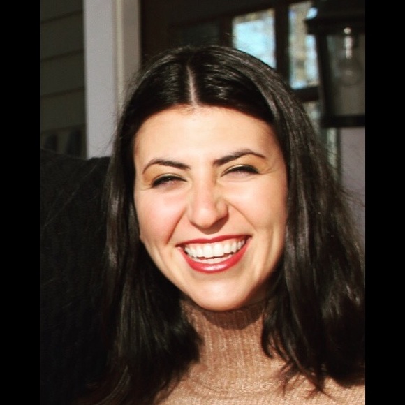 Meet your Posher, Hannah - Picture 2 of 2