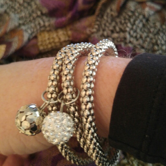 SOLD🌺🌺TRENDING WRAP AROUND BRACELETS W/BLING - Picture 3 of 4