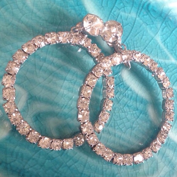 Jewelry - Rhinestone Clip Earrings 🎉HP@beautynthe