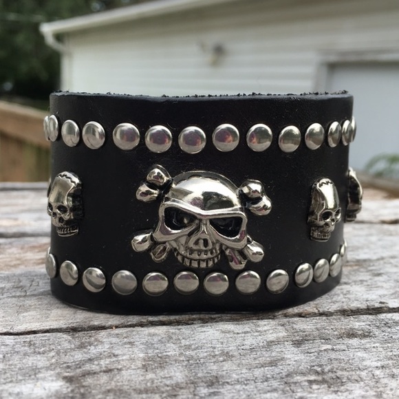 Studded Black Leather Skull Studded Cuff! NEW! - Picture 2 of 8