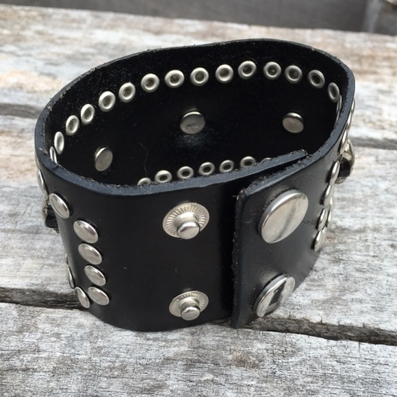 Studded Black Leather Skull Studded Cuff! NEW! - Picture 4 of 8