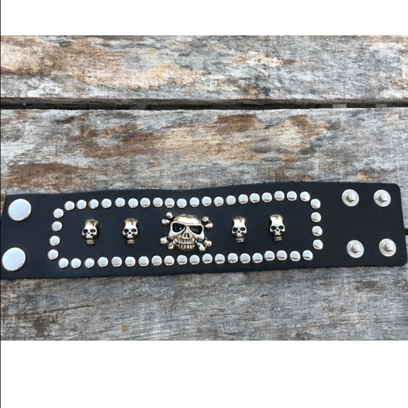 Studded Black Leather Skull Studded Cuff! NEW! - Picture 5 of 8