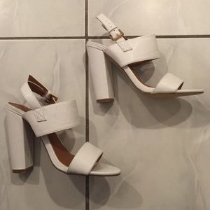 DISCOUNTED‼️ White Chunky Heel Sandals 6.5