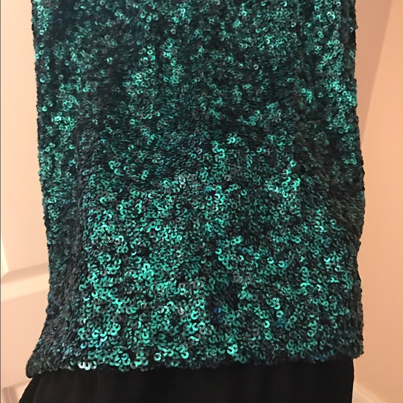 Dress - Picture 3 of 4