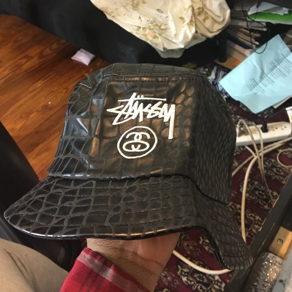 Stussy bucket hat