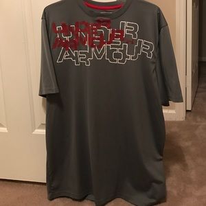 Men's Gray Under Armour Shirt