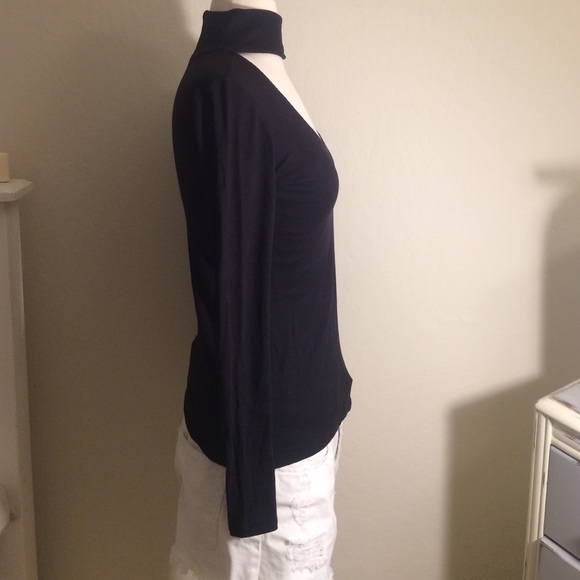 Black top - Picture 2 of 3