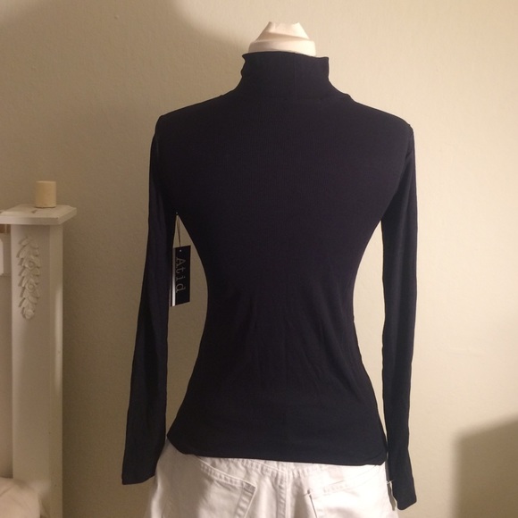 Black top - Picture 3 of 3