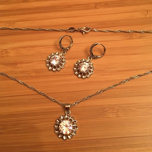 925 Stamped Necklace and Earrings Set. - Picture 1 of 4