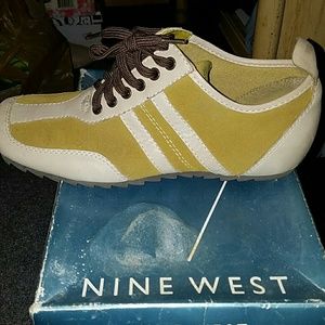 Excellent condition nine West sneakers
