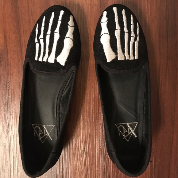 YRU - SKELETON TOE LAVISH FLAT